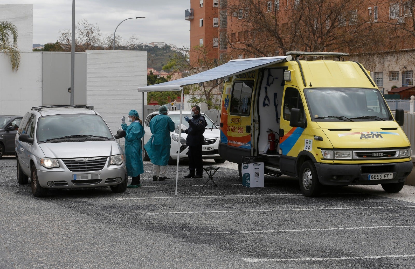 Pruebas del coronavirus desde el coche en La Roca.