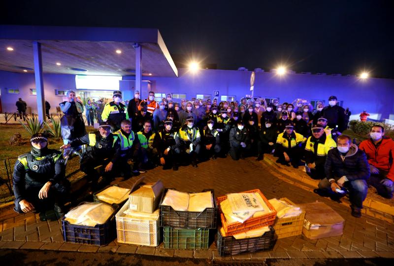 Un empresario hace una importante entrega de equipos sanitarios a la Policía Local que ya han sido trasladados al Hospital Clínico