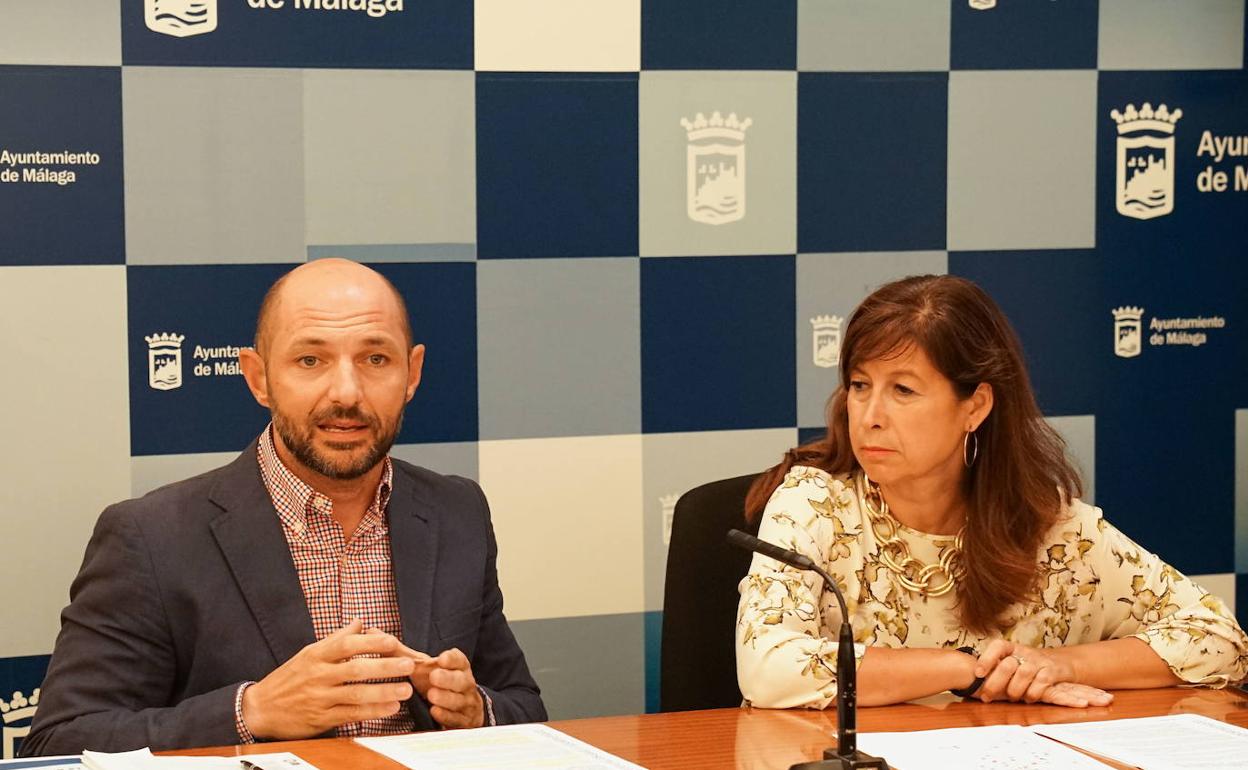 El concejal de Ordenación del Territorio, Raúl López, junto a la concejala Gemma del Corral. 