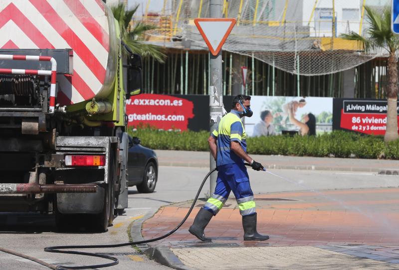 Las labores de limpieza no cesan este jueves.