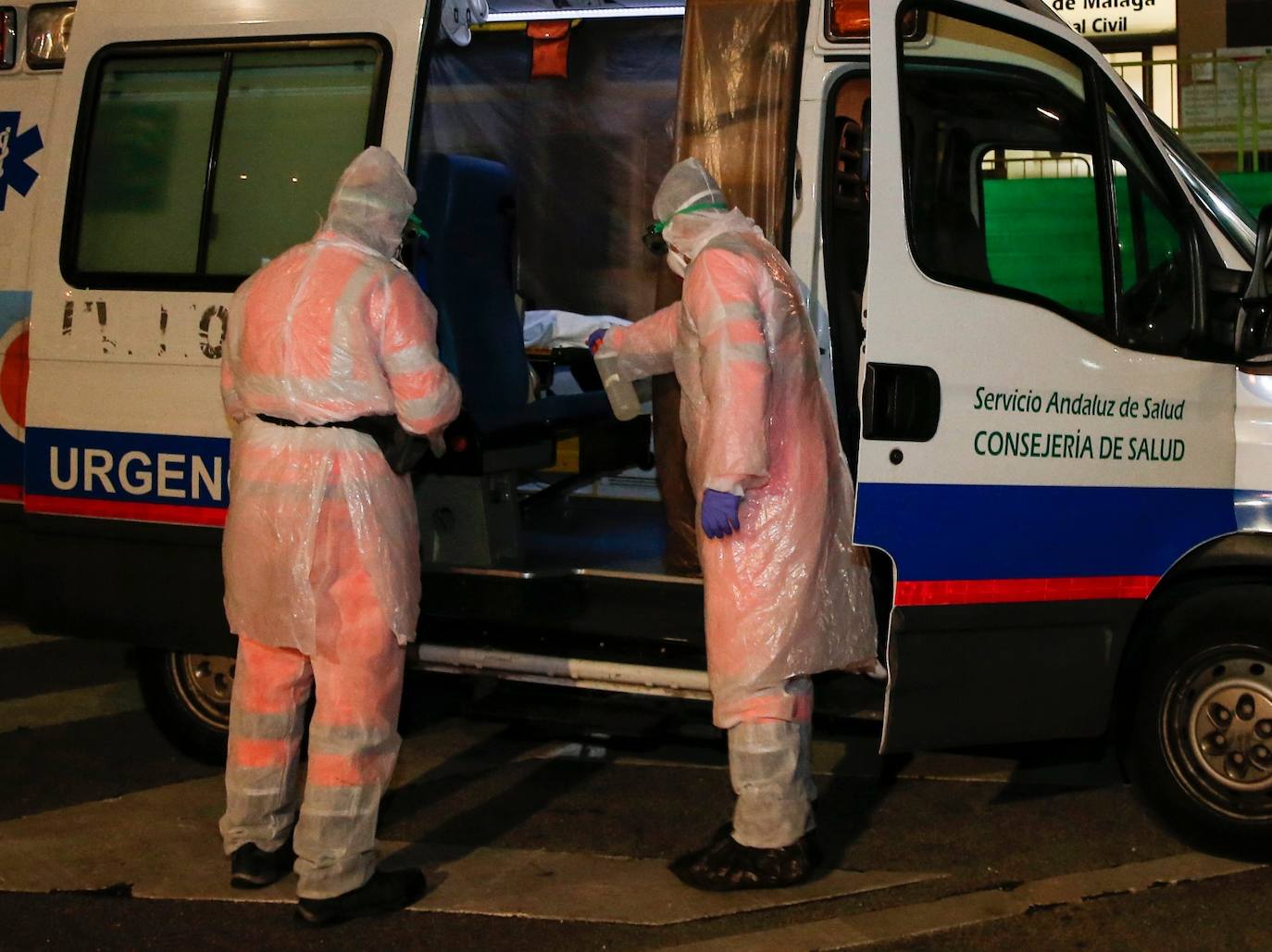 Ambulancias en el Hospital Civil de Málaga