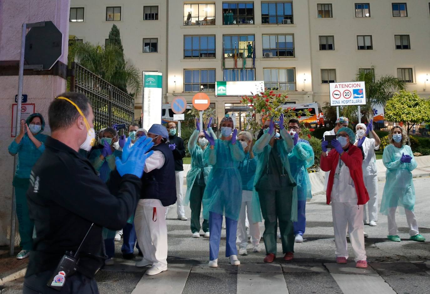 Homenaje a los sanitarios en Carlos Haya