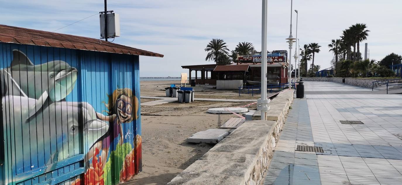 Domingo de playas, paseos marítimos y calles solitarias en Málaga