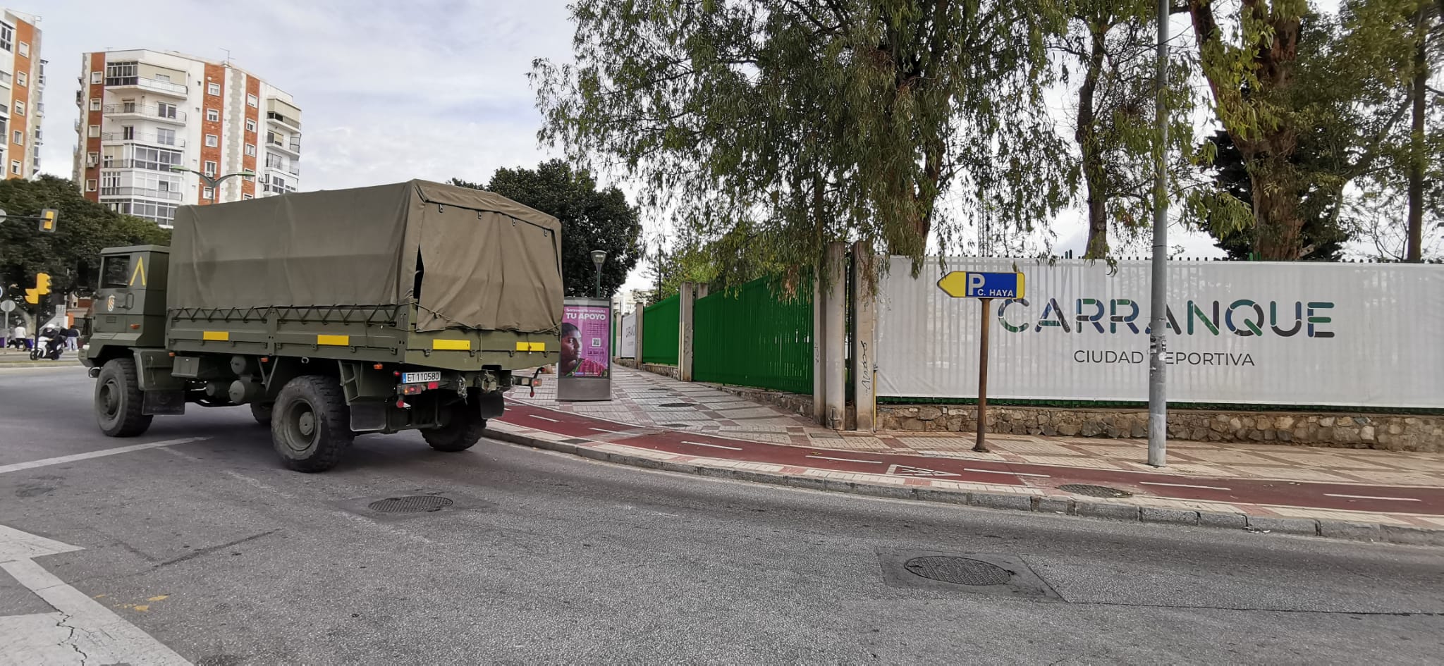 La UME, en la Ciudad Deportiva de Carranque que se va a convertir en un gran hospital para albergar un hospital de campaña.