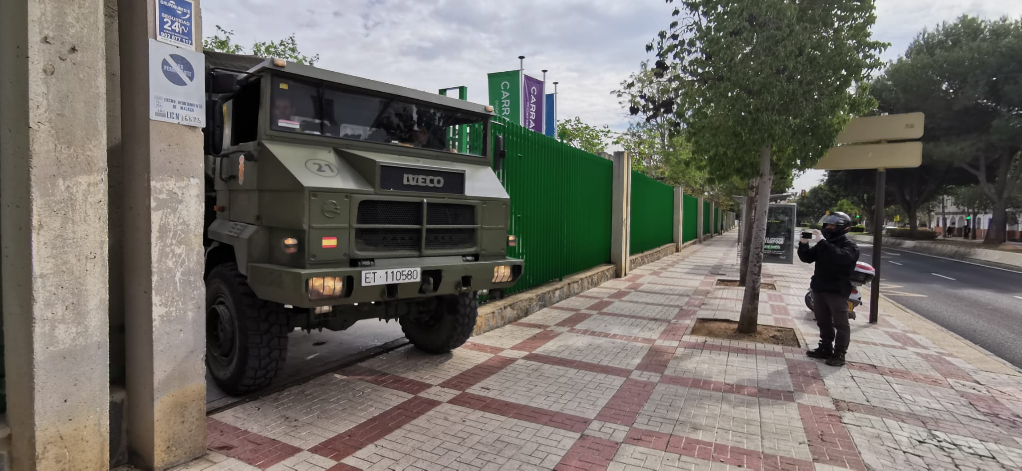 La UME, en la Ciudad Deportiva de Carranque que se va a convertir en un gran hospital para albergar un hospital de campaña.