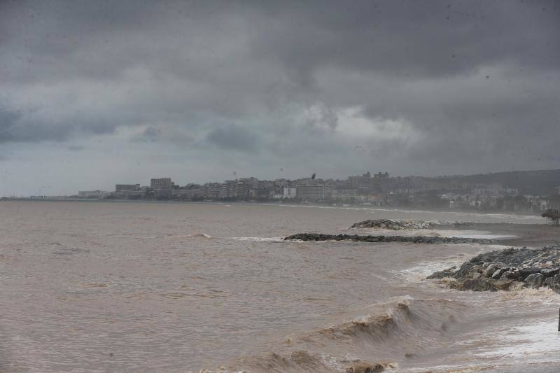 Efectos del temporal en Málaga, este martes.