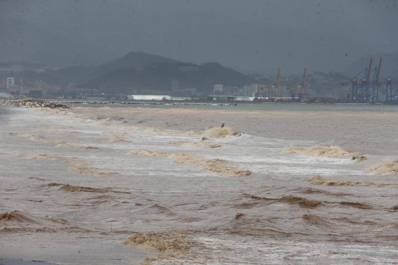 Efectos del temporal en Málaga, este martes.