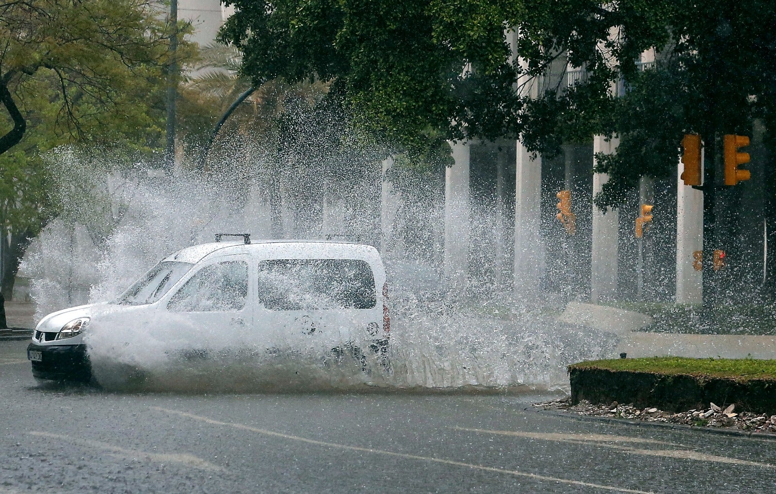 Efectos del temporal en Málaga, este martes.