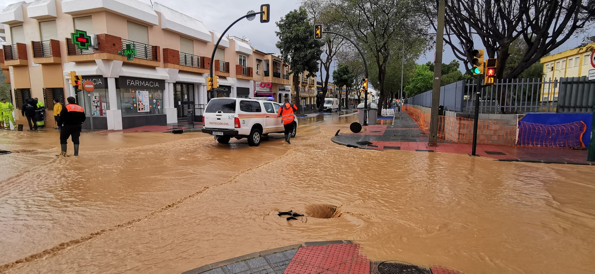 Bomberos y Protección Civil intervienen por pequeñas inundaciones en Campanillas