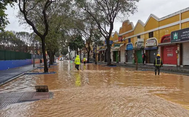 Bomberos y Protección Civil intervienen por inundaciones en Campanillas 
