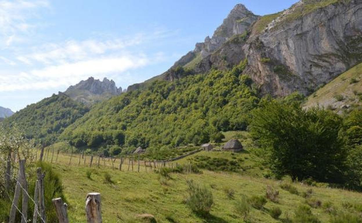 El Parque Natural de Somiedo, Reserva de la Biosfera, brilla por su tranquilidad e impresionantes paisajes