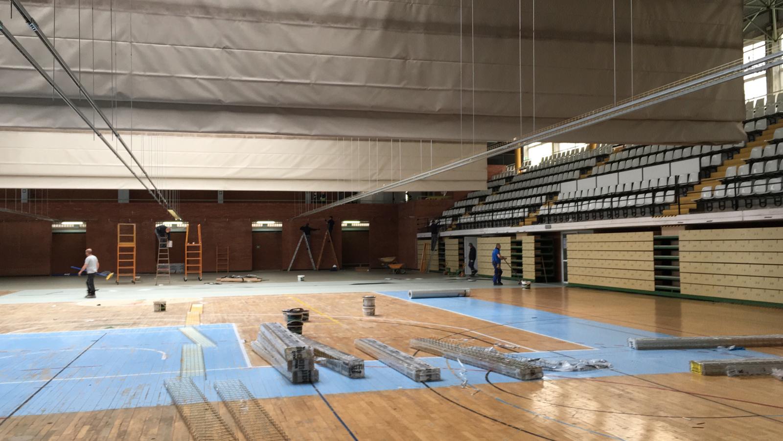 El acondicionamiento de la Ciudad Deportiva de Carranque como hospital de campaña va a buen ritmo. Imagen del interior de Carranque