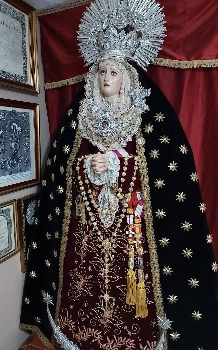 La familia Perogil Galianez cuenta en su casa con esta imagen de Nuestra Señora de las Delicias