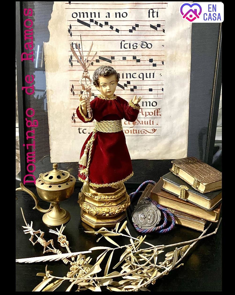 José Antonio nos muestra su rincón cofrade en su casa en pleno centro de Málaga