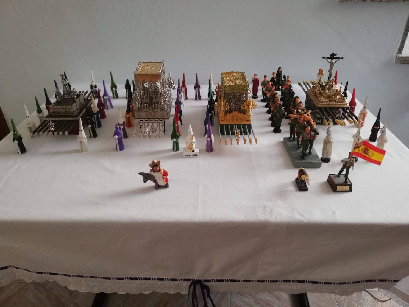 Desde Alfarnate, mi padre Emilio El Chusco junto con mi hermana Inma García, han montado la Semana Santa para que la tradición no se pierda. 