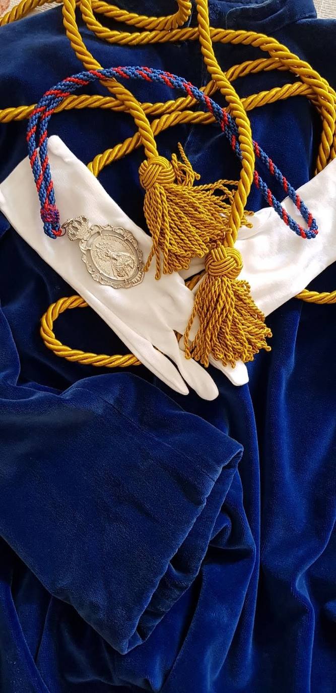 Nuria Jorges Trujillo, es hermana de la Cena y acompaña a la Virgen de la Paz