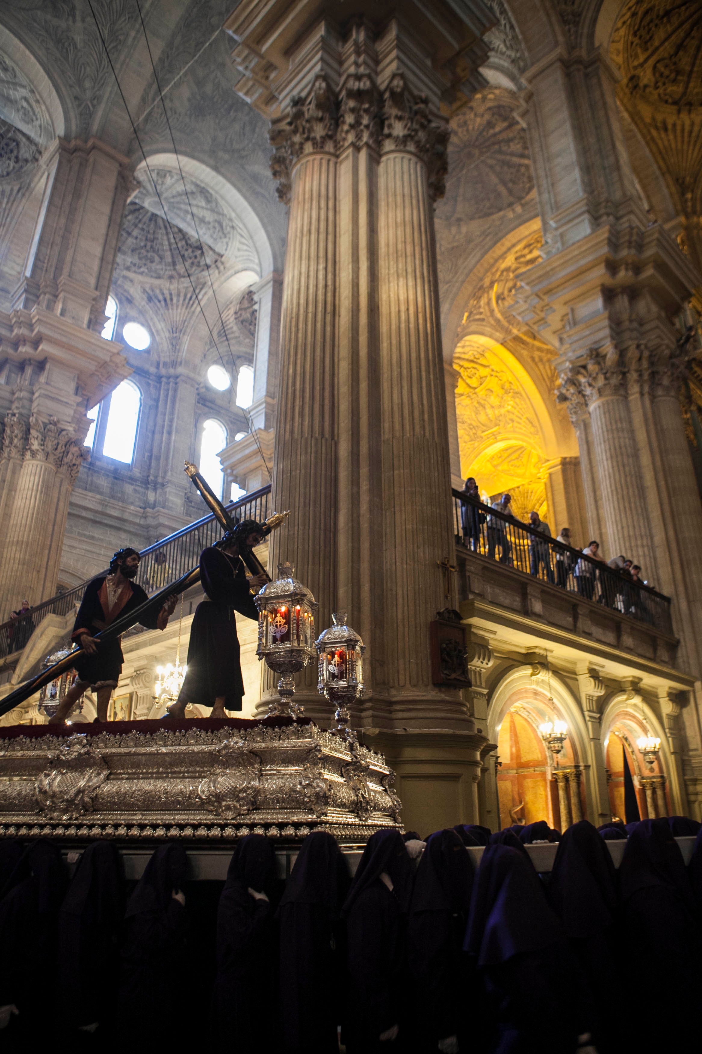 Estación de penitencia de Pasión en la Catedral en 2018. 