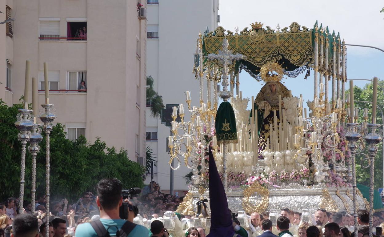 La Virgen de Nueva Esperanza, en el recorrido por su barrio. 