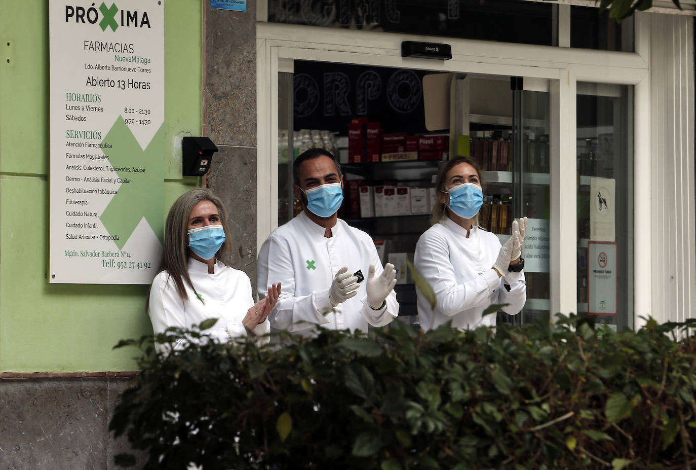 Fotos: Los vecinos de Nueva Málaga homenajean a la Cofradía de Nueva Esperanza