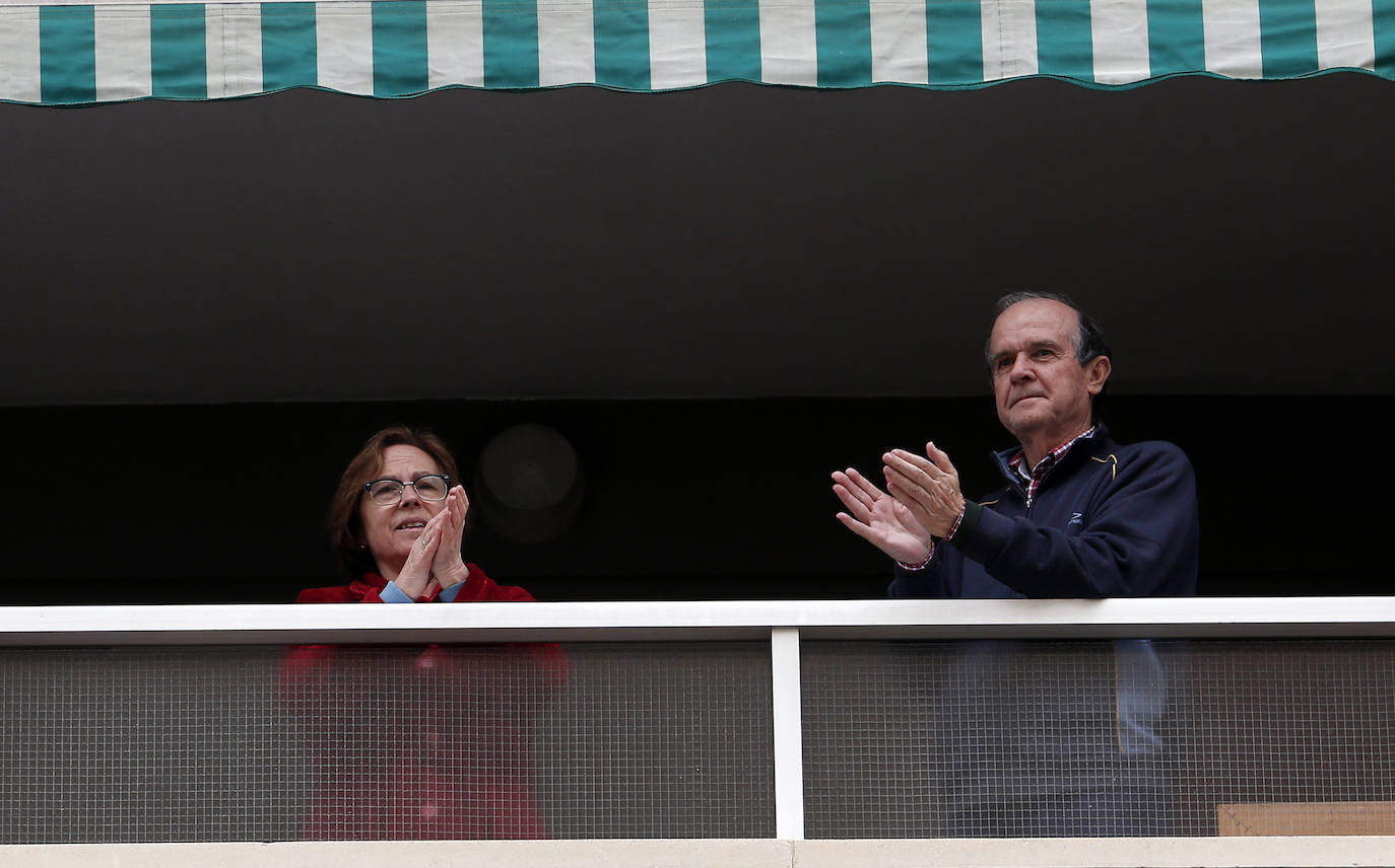 Fotos: Los vecinos de Nueva Málaga homenajean a la Cofradía de Nueva Esperanza