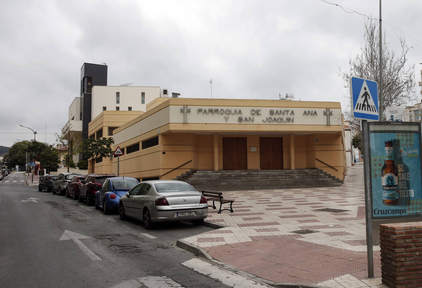 Fotos: Los vecinos de Nueva Málaga homenajean a la Cofradía de Nueva Esperanza