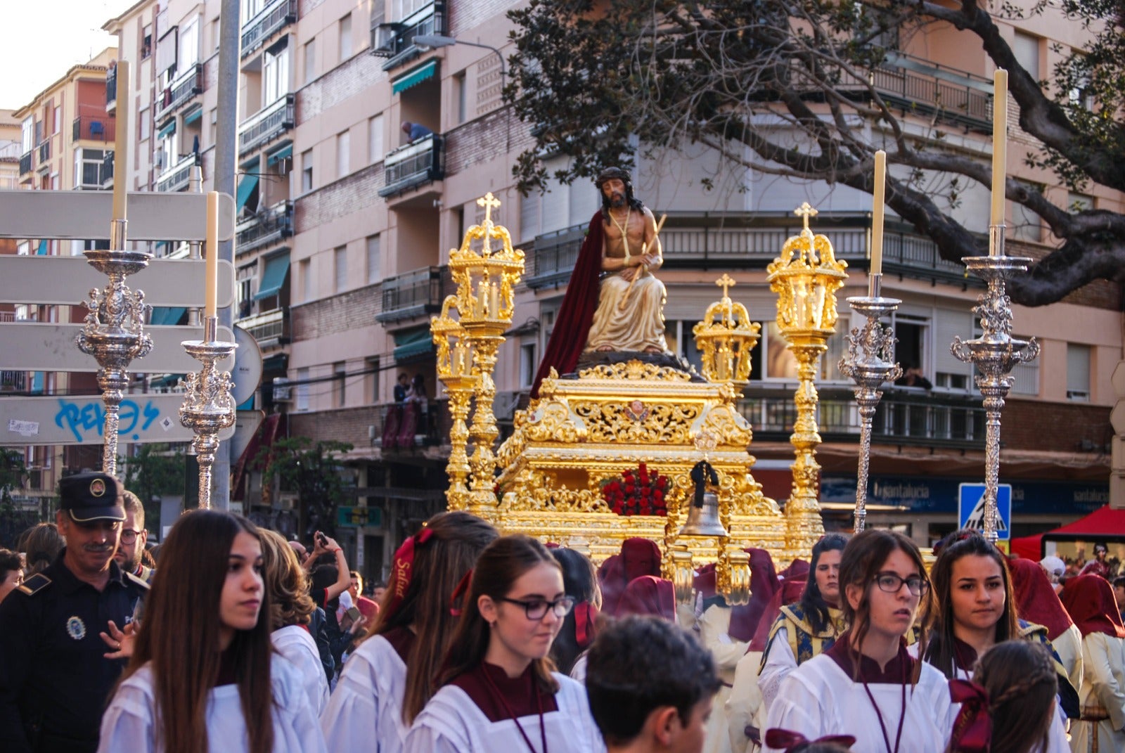MARTES SANTO. Vélez Málaga: Las tres cofradías veleñas que hubieran desfilado en el Martes Santo tenían previstos varios estrenos. El Ecce-Homo y la Virgen del Amor disponían de cirios azules e iluminación para el trono de la Virgen. El Coronado de Espinas iba a estrenar un acompañamiento musical. También hubiera procesionado la Virgen de los Dolores.