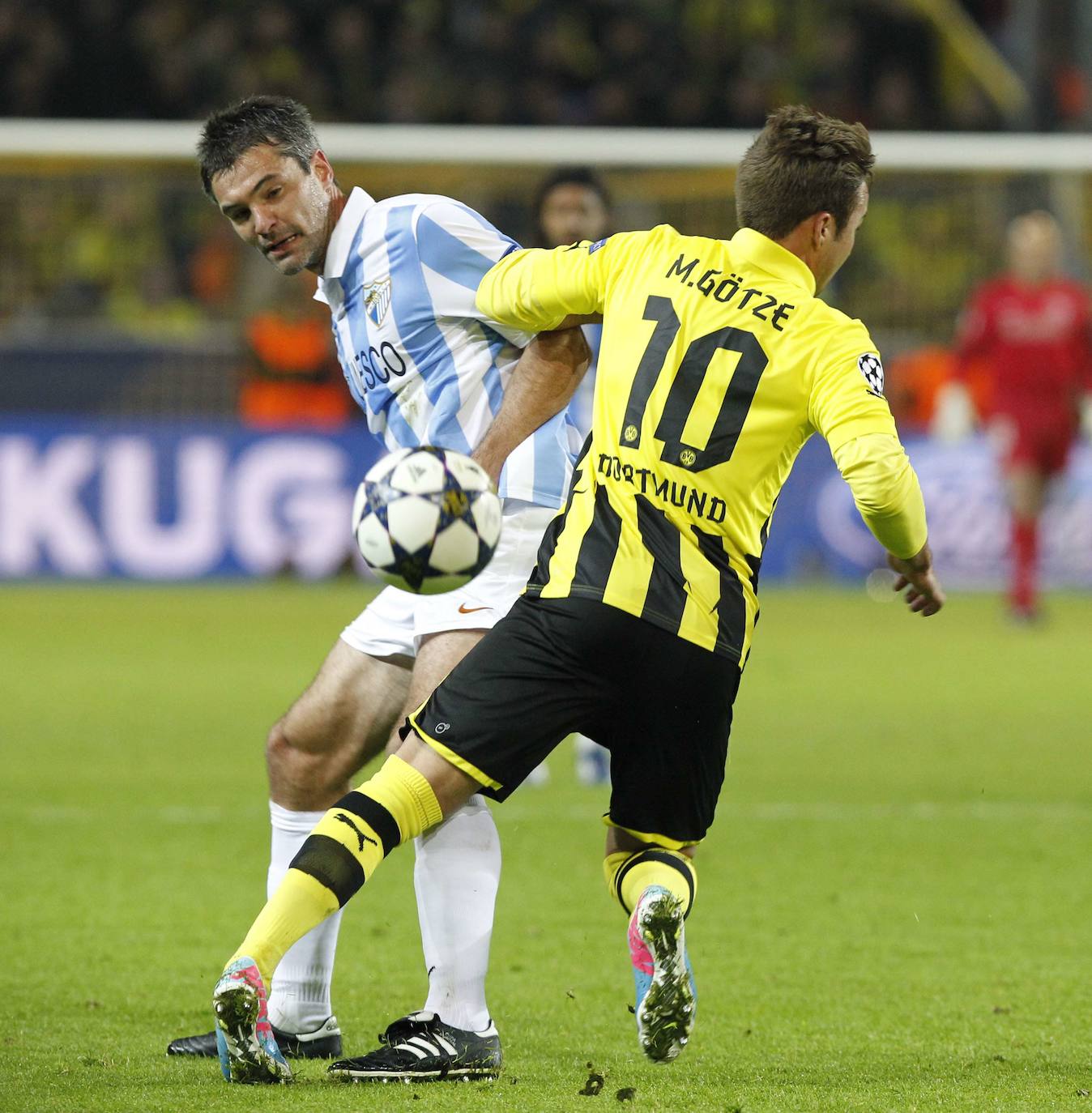 La injusta eliminación del Málaga en la Champions en el campo del Dortmund cumple hoy siete años con las mismas dudas que el primer día. Revive aquel momento foto a foto.