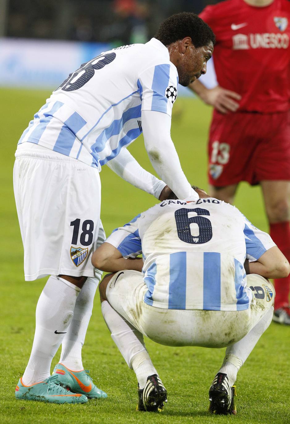 La injusta eliminación del Málaga en la Champions en el campo del Dortmund cumple hoy siete años con las mismas dudas que el primer día. Revive aquel momento foto a foto.