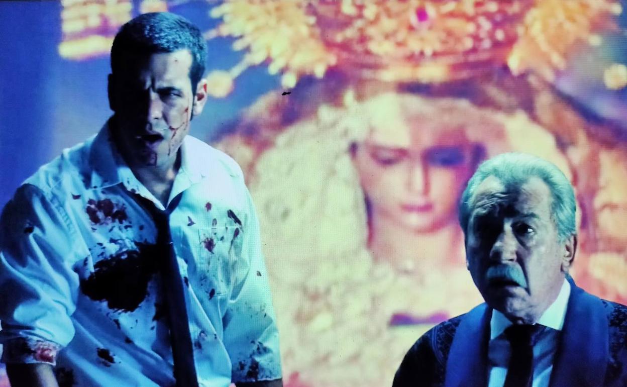 Escena cumbre de 'Toro', protagonizada por Mario Casas, José Sacristán y una virgen.