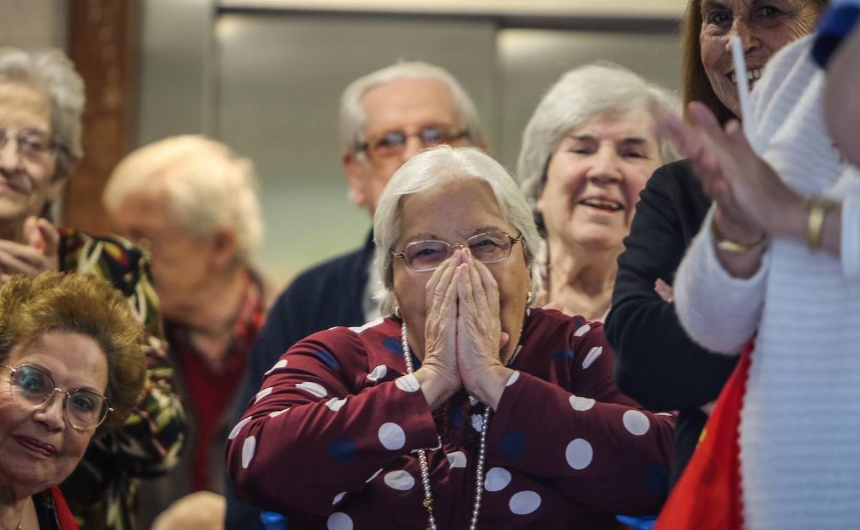 CaixaBank y la Fundación 'la Caixa' entregan lotes de material sanitario entre las residencias de ancianos de Málaga