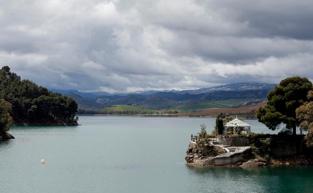 Estado actual del embalse Conde de Guadalhorce, con un alto nivel de reservas. 