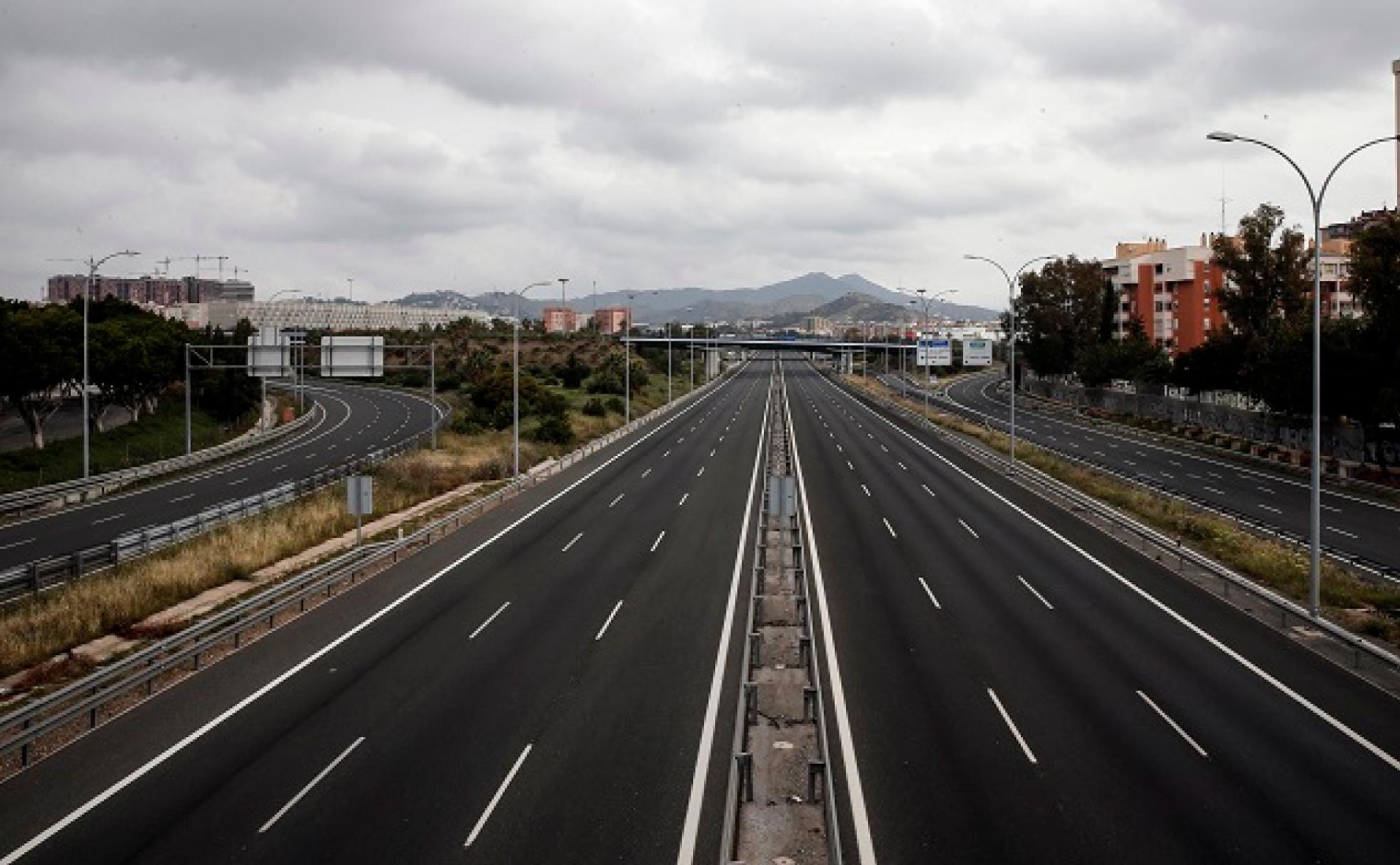 La imagen muestra a la ronda oeste sin coches sin tráfico alguno, debido al estado de alarma por el coronavirus. 