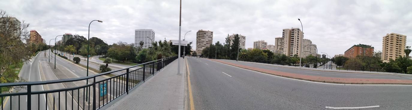 Carreteras y calles vacías en un Domingo de Resurrección atípico en Málaga.