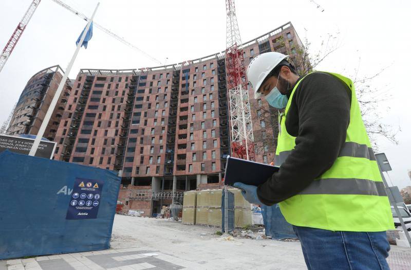 Los más de 50.000 trabajadores malagueños de la construcción vuelven al tajo con medidas reforzadas de prevención