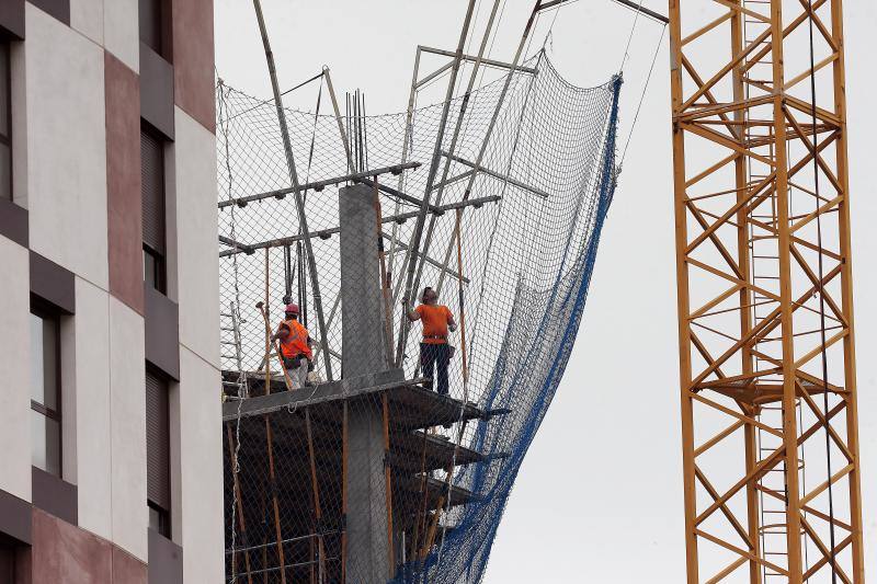 La construcción vuelve a arrancar motores hoy en la provincia de Málaga con sus más de 50.000 trabajadores después de casi dos semanas de parón forzado por el coronavirus