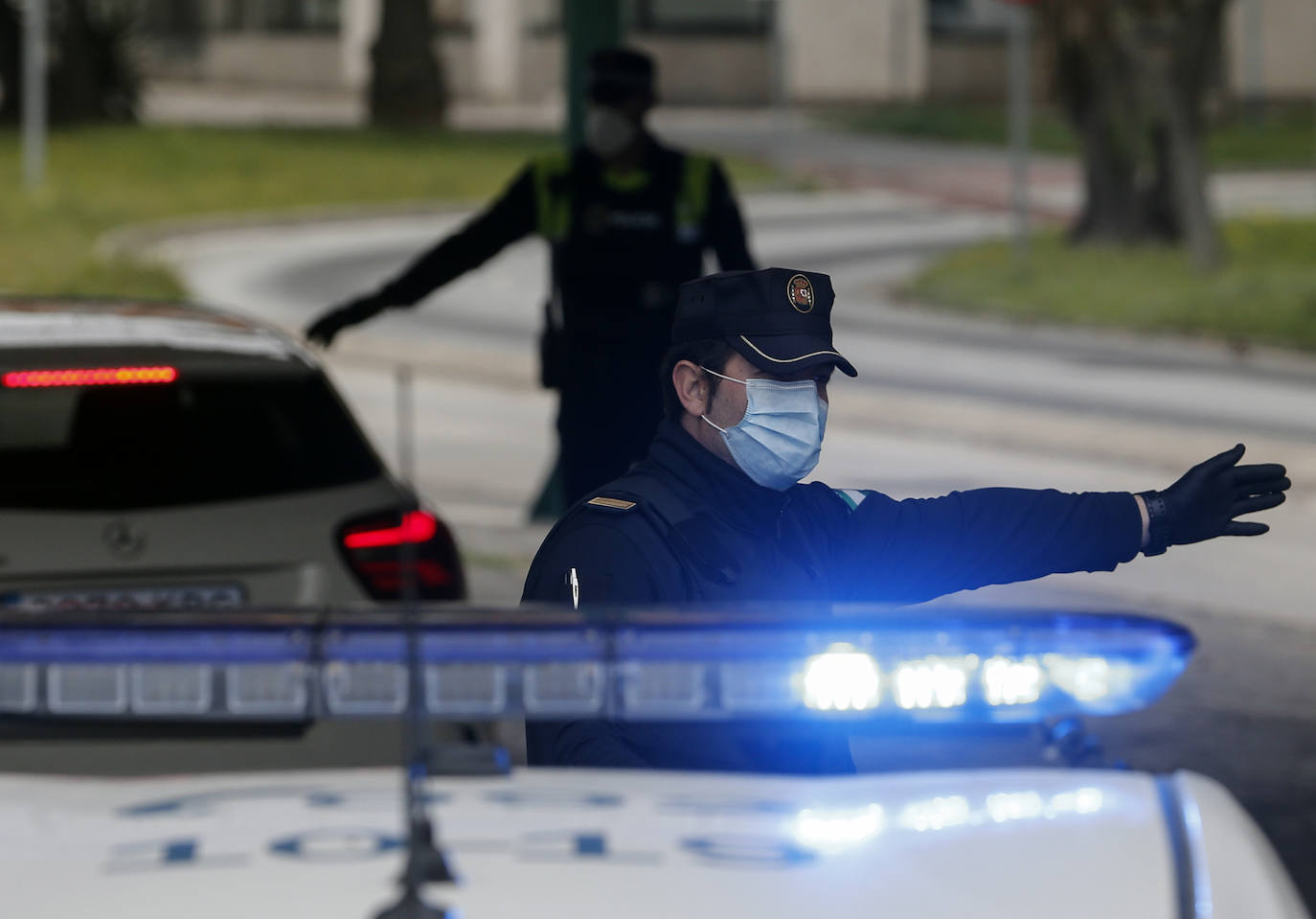 El estado de alarma deja estampas inéditas. Control de la Policía Local de Málaga