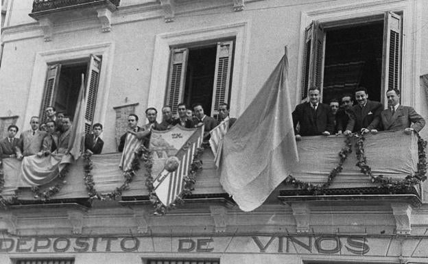 La sede social del club fue engalanada.