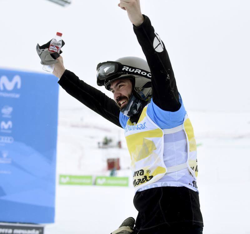 Un deportista nato que con tres años ya tuvo su primer contacto con la nieve y a los diecisiete competía en su primer mundial. En 2018 hizo historia para España: bronce en Pyeongchang rompió una laguna de 26 años para el deporte español en los Juegos Olímpicos de invierno.