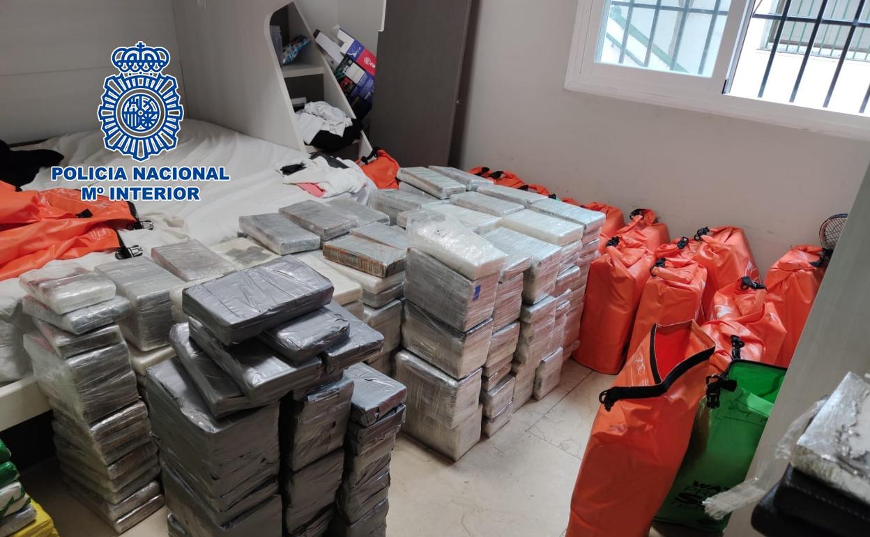 La Policía Nacional interviene en San Pedro de Alcántara una tonelada y media de cocaína lista para ser vendida