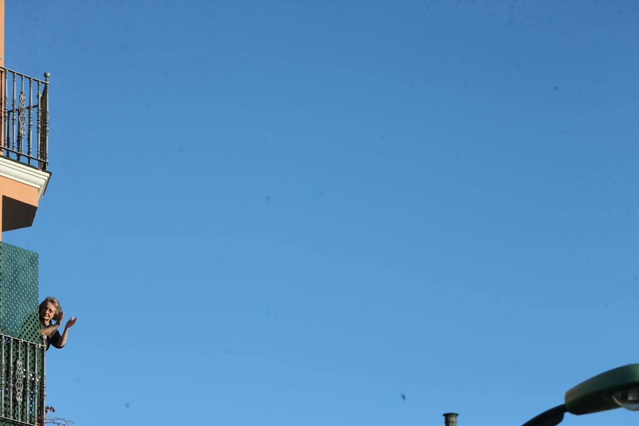 La hora de los aplausos a los sanitarios 