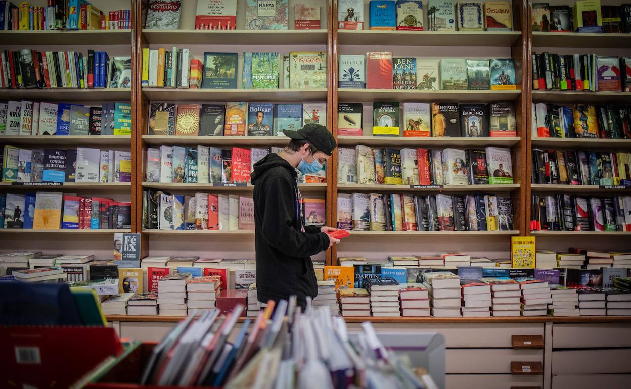 Una de las casi 4.000 librerías españolas que, por primera vez en el Día del Libro, mantendrán bajada la persiana.