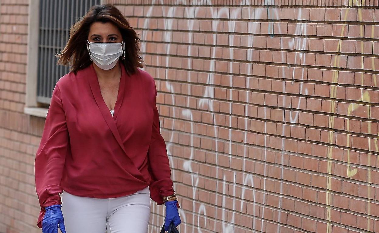 Susana Díaz, ayer a su llegada a la sede del PSOE andaluz en Sevilla.