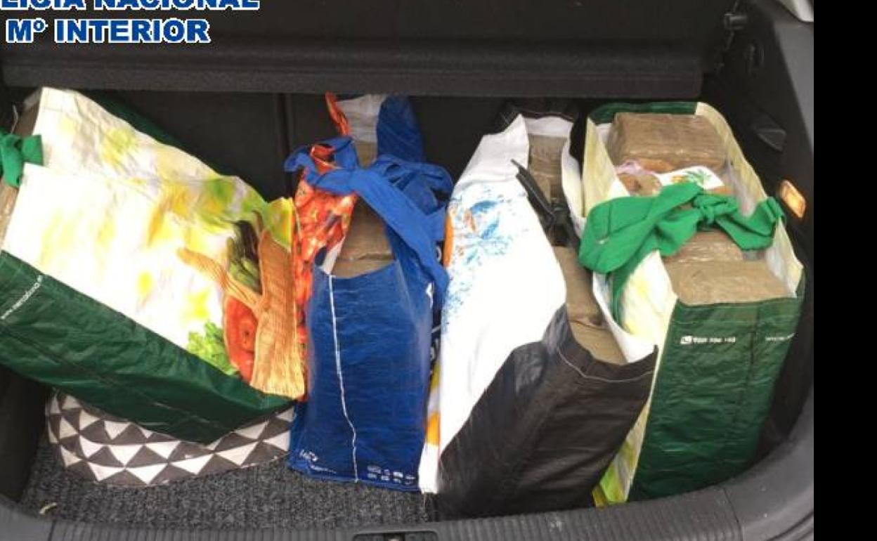 Droga encontrada en el maletero 