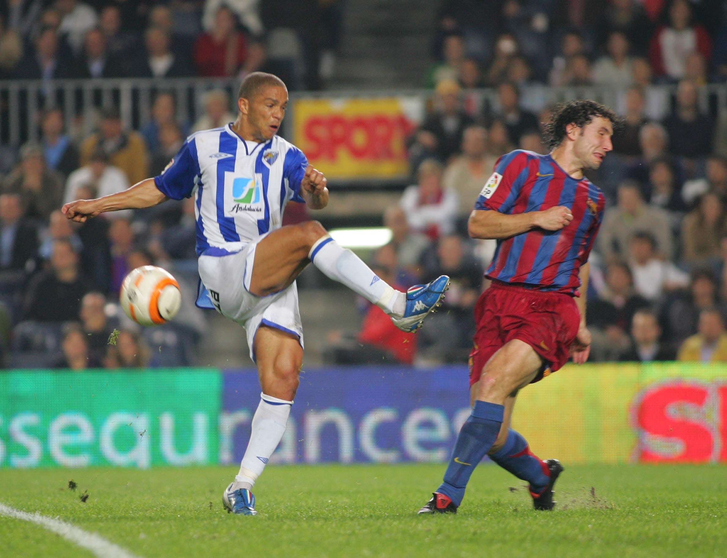 El exjugador del club blanquiazul jugó más de 200 partidos en nueve temporadas jugando en La Rosaleda. Aquí un pequeño resumen de su paso por el Málaga: un ascenso a Primera, el título de la Intertoto y la UEFA... una grave lesión y un descenso. 