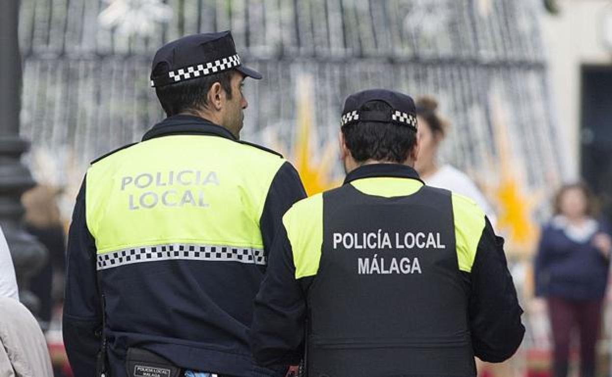 Pillados por la Policía Local mientras robaban las ruedas de un coche en Intelhorce