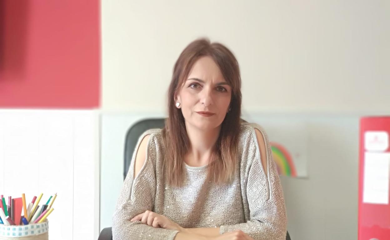 Yolanda Jiménez, en su domicilio de la capital, donde convive con su marido y sus dos hijos. 