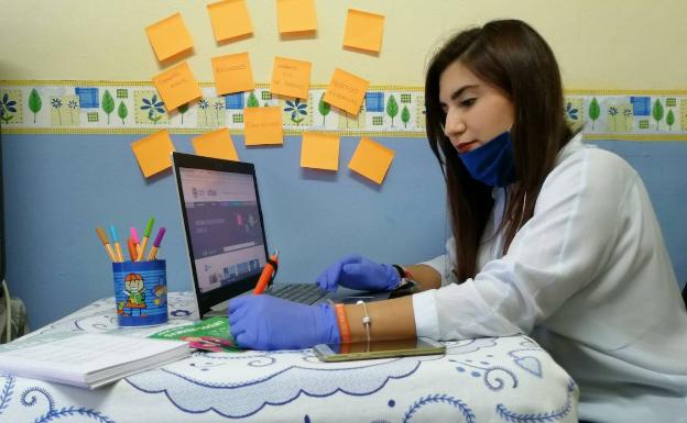 Patricia Romero estudia su último año de Trabajo Social en la Universidad de Málaga.