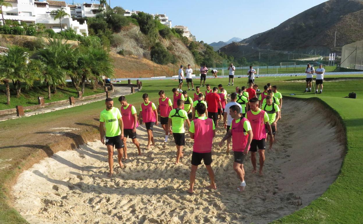 El equipo blanquiazul, durante la pretemporada que Estepona del verano anterior. 