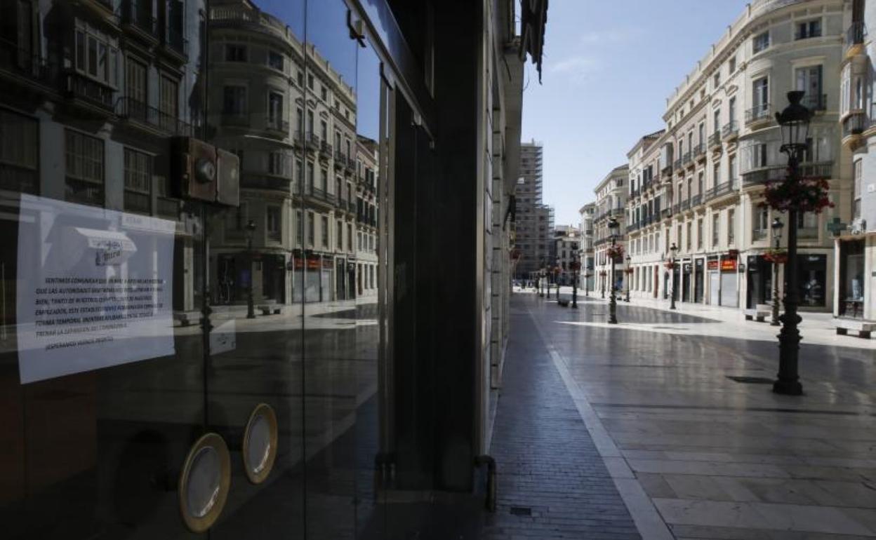 Comercios cerrados en la calle Larios, una de las calles comerciales con los alquileres más altos de la capital. 