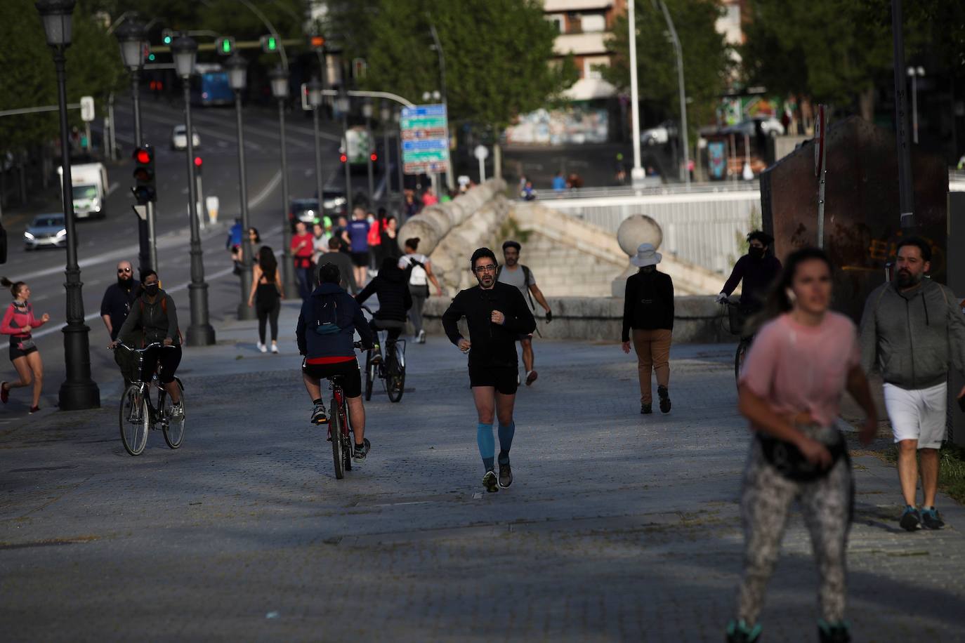 En Madrid han sido muchos los que han querido salir a correr o montar en bicicleta.